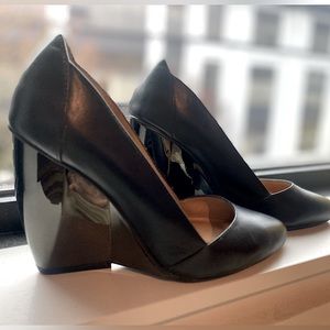 Leather UNITED NUDE modern heels. Barely used size 37. So cool and architectural